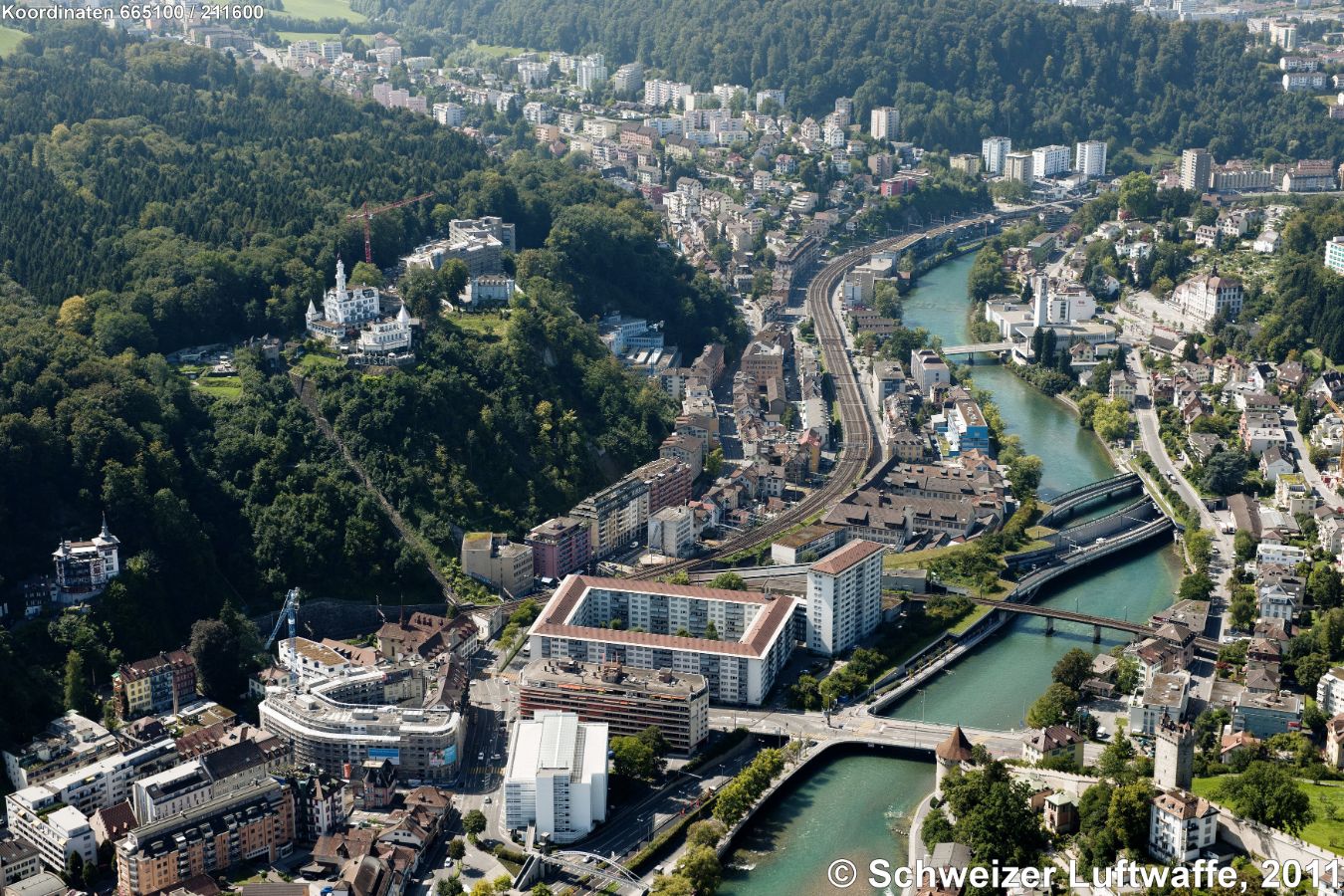 Luzern Babel Quartier. Rechteckiges Gebäude im Vordergrund: 'Sentihof' (Position 2'665'268.45, 1'211'648.00). Quartier westlich davon am Fusse des 'Château Gütsch' heisst 